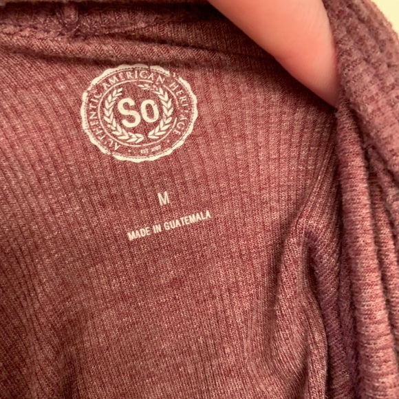 Burgundy V back Loose Top - Picture 5 of 5